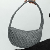 PDM กระเป๋าผ้าพลีท สะพายไหล่ Lume Shoulder Bag