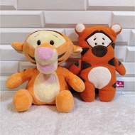 Winnie the Pooh Pook-a-Looz Tigger preloved soft toy plushies