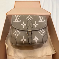 Louis Vuitton Diane LV法棍包 M46583 斑鳩灰 全新專櫃正品 奶茶色 大象灰