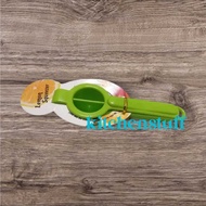 Lemon squeezer Plastic lemon squeezer