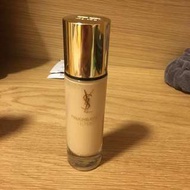 YSL 超模聚光粉底液 b10