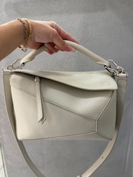 LOEWE羅意威 Puzzle小號珍珠白包！