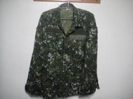 【靖】{中華民國陸軍} ➠通國公司(步兵學校(臨陣當先)金湯)*陸式數位迷彩野戰衣*(批號:TG107-1)型號：43M