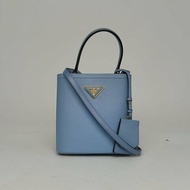 PRADA 水桶購物袋小號藍色牛皮肩背包