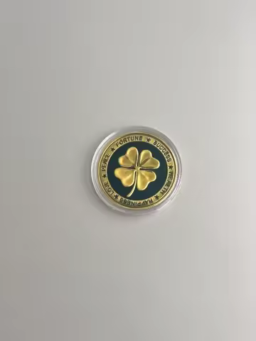 Lucky Four Leaf Clover Painted Coin 4cm Round Metal Souvenir Challenge Commemorative Coin for Home D