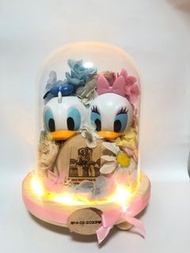 現貨 ♥️ 情人節禮物 ♥️ Donald Duck Daisy 唐老鴨 永生花 材料包 木牌雕刻 來圖訂製 不凋謝花 保鮮花 玻璃罩 擺設 繡球花 情人節禮物 結婚禮物 生日禮物
