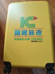 李箱  密碼鎖行李喼(8輪子)                       軟體膠質不易摔破                                    10吋x16吋x26吋