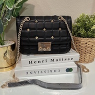 กระเป๋าสะพายข้าง Guess 9 นิ้ว