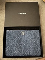 全新 Chanel 19 牛仔布手拿包 clutch 2022P