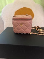 Chanel 乾燥玫瑰粉金球小盒子
