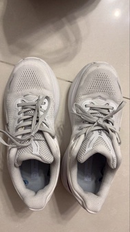 Hoka bondi 9 跑步鞋