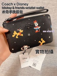 ✅香港現貨✅即買即寄🙆🏻‍♀️好難買 靚價$399  Coach x Disney Mickey Mouse & Friends Minnie Pluto Donald Duck wristlet w