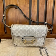 gucci 1955 horsebit 馬銜扣肩背包 燕麥色