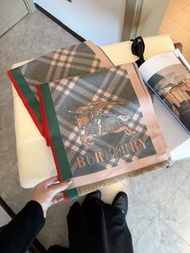 Burberry 格紋圍巾