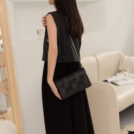 方形編織斜背包-黑