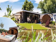 Luxury chalet with outdoor sauna and spa, on a holiday park, Den Bosch at 22 km.