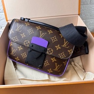 LV 原花黑牛皮紫塗層S Lock胸口腰包M46245