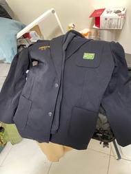 莊敬 全新制服外套（只是有繡名字）我兒子比較高 長袖制服短袖制服都是5XL 褲長42的 羊毛毛衣那件6L 運動褲3XL