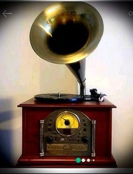 {買完仲有新年禮物🎁送俾你}(古典老式唱片機)復古留聲機連座地喇叭功能:- 黑膠唱片機(唱針更替後可復用)- CD機 (正常運作)一套原價 $4,000.0特價一套 $3,530.02026年新的一年