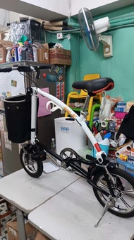 12吋頭14吋尾小型摺車，摺踏，非常慳位，紮實好踩，快拆座通，頭籃，企理免維修，可以約到實體店試車，售價390[深水埗交收],有意可以wts 51371512 或者致電23613055查詢或同我地約時