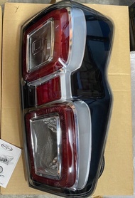 ไฟท้าย D max 2020 2021 2022 2023 LED ปลั๊กตรงรุ่น  / เสื้อไฟ ตราเพชร *