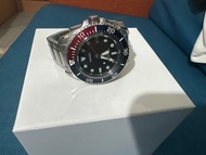 Seiko 精工 Prospex SNE591P1黑面紅 藍百事圈