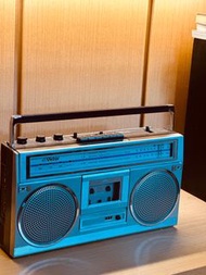 出售Victor 手提錄音機一部，型號RC-555，收音機正常接收靈敏，有aux in,可接駁籃牙，cassette可使用，只得一邊有聲，外觀約85%新，靚聲，100v電源（附送變壓器），有試機片，有