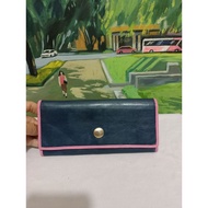 Branded 2-hand wallet as pictured