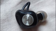 二手原裝Aviot TE-D01d Bluetooth wireless籃牙右耳機，沒有左耳機及charger case充電盒，90%新冇單冇保養，不退不換，荃灣區MTR交收，時間、地點另議。