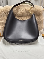 Charles & Keith / Agatha Chain-Accent Slouchy Hobo Bag - Black/ 女裝黑色金鏈流浪包 單肩包