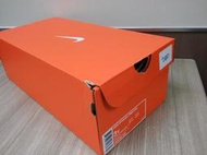 82818 Nike 3Y dynamo free 空鞋盒 (上蓋表面有一小撕裂痕)便宜賣 {包裝盒/球鞋紙盒(只有盒子