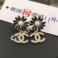 東區正精品㊣CHANEL A22K 全新未使用香奈兒金色雙C水鑽黑色花朵針式耳環 無原廠盒子 RZ6298