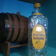 Botol kosong bekas miras Whisky Suntory Japan unik .