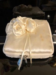 Jill Stuart Ring Pillow  / accessories / clutch 介子枕/ 介子包/ 化妝袋