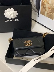 Chanel 19 mini woc