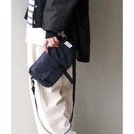 日本 zootie - anello 輕量多夾層便利側背包(可機洗)-海軍藍