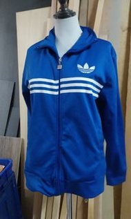 4件品牌外套包含adidas WB華納兄弟 looney tunes湯姆貓傑利鼠 uniqlo+一雙幾乎全新39號八號nike air revolution ski hi增高鞋一起賣