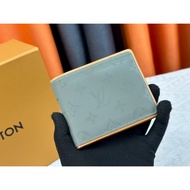 Preparing to ship new leather travel wallet storage bag Size: 11.5x9x1.5cm