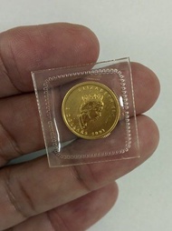1991年1/10安士楓葉金幣！成色999.9純黃金！重量8.3分（即3.11克）！一面英女皇伊利沙伯二世年青肖像！另一面加拿大象徵的楓葉！全新未開封！