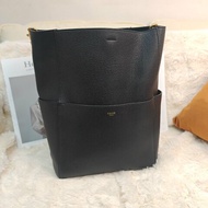 Celine Sangle 黑色荔枝牛皮 大號 水桶包