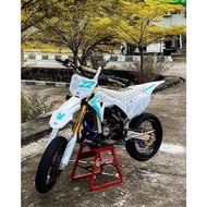 Dekal Sticker Klx gordon lis putih biru muda glosi keren berkualitas terbaru DECAL STIKER KLX BF - DTRACKER - GORDON PREMIUM -CUSTOM DESAIN Decal Stiker KLX BF - Dtracker - Gordon - Free Custom Full Body - Paling Murah dan Berkualitas