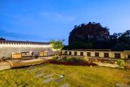 Floral Hotel· Courtyard 8, Gonghou Lane hotel (Guilin Liangjiang Sihu Elephant Trunk Mountain)