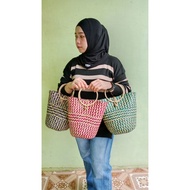 Miss oval bag with rattan handle
