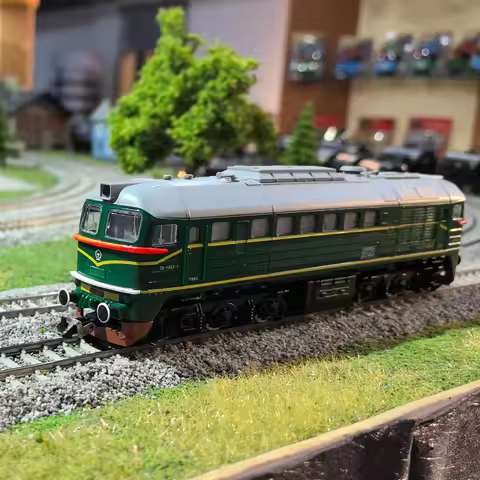 HO Scale 1:87 Russian M62 Diesel and Chinese's Green Carriage Train Model With Power Classics Adult 