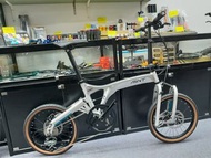 PARROT 鳥車 拉絲銀( 它不是 BIRDY )SHIMANO 9 SPEED18寸輪组，3摺款式