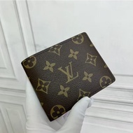 Ready to ship, what you see is what you get. New model travel bag 60895. Dimensions: 11x9cm