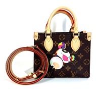 路易威登 M13668 LV x TM Monogram On the Go BB 手袋，飾有村上隆熊貓圖案。這款兩用包既可作單肩包，也可作手提包。棕色帆布材質，近乎全新。