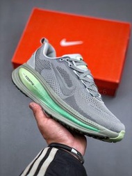 Nike VOMERO 18 男款 頂級質感跑鞋
