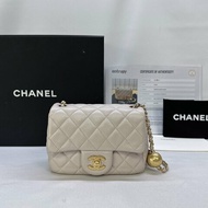CHANEL 淡紫灰金球方胖