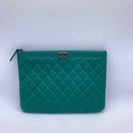 Chanel香奈兒綠色羊皮手包/手拿包，鐳射22開，經典菱格紋，尺寸27×20cm